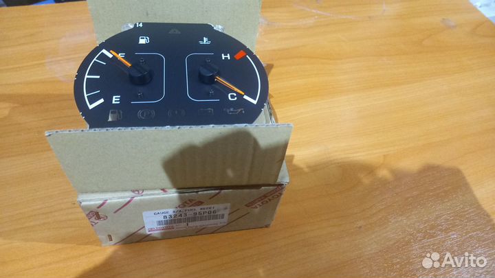 Указатель уровня топлива Toyota Hiace 83243-95P06