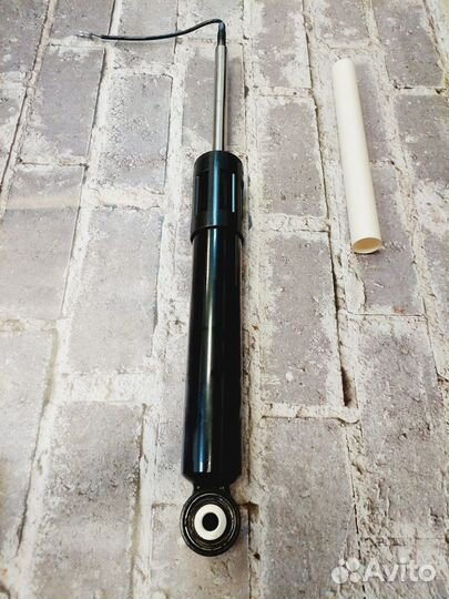 Задний амортизатор audi Q7 4M0616031AG