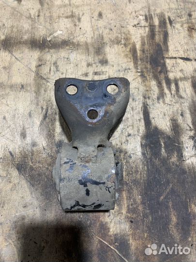 Подушка двигателя правая Mazda Xedos 6