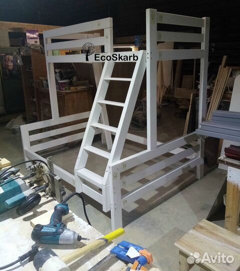 Двухъярусная двуспальная кровать из массива