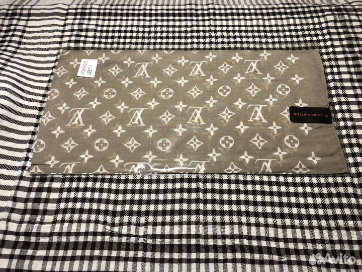 Шарфы и палантины christian dior и louis vuitton