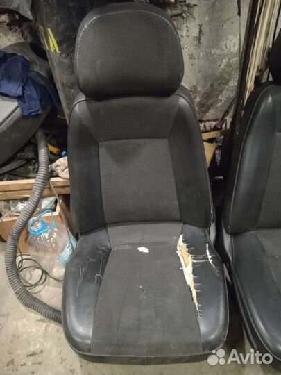 Передние сиденья
