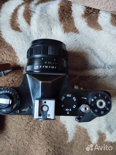Зеркальный фотоаппарат 