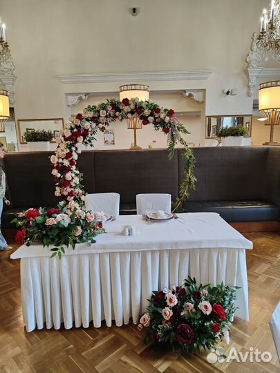 Цветочные композиции на стол молодожён