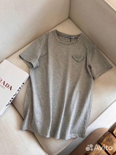 Футболка prada