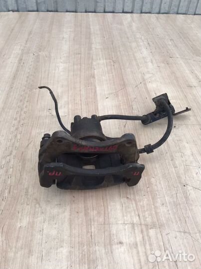 Суппорт передний правый Mitsubishi Outlander 3