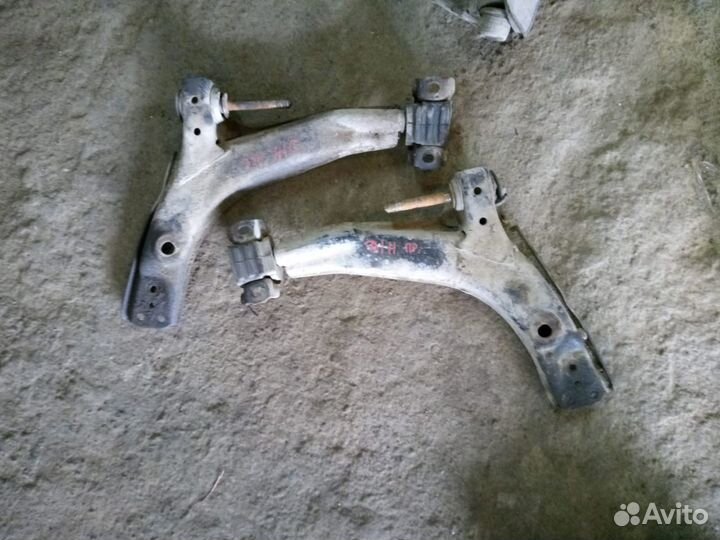 Рычаг передней подвески правый Дэу Нексия