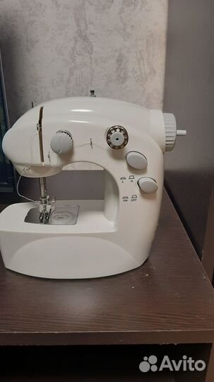 Мини швейная машинка