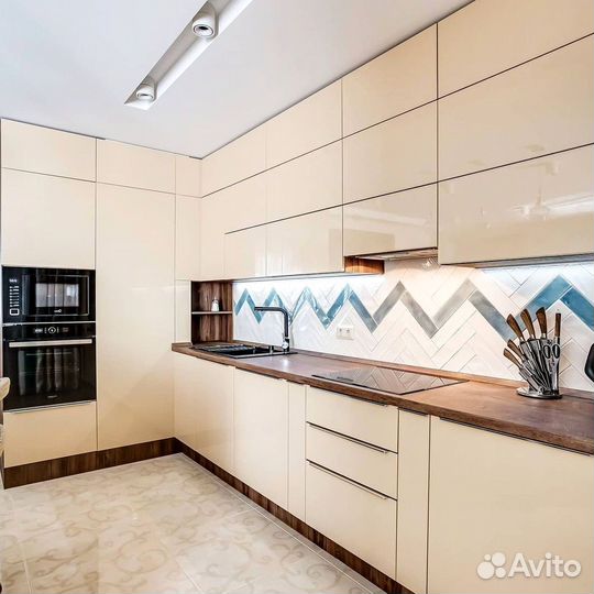 Кухня в потолок на заказ