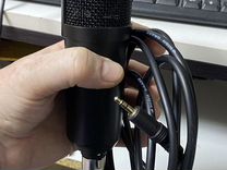 Студийный микрофон с кабелем