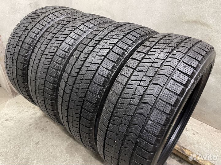Bridgestone Blizzak VRX2 215/45 R17