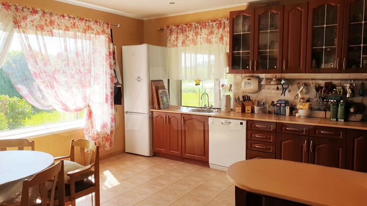 Дом 199,3 м² на участке 18,8 сот.