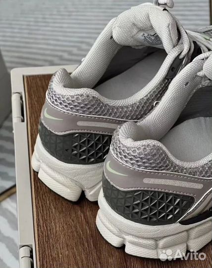 Кроссовки Nike Air Zoom Vomero 5 новые