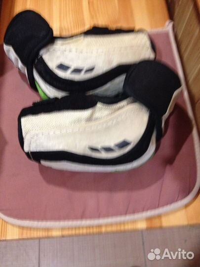 Продам хоккейные локтиsr/M,свитер