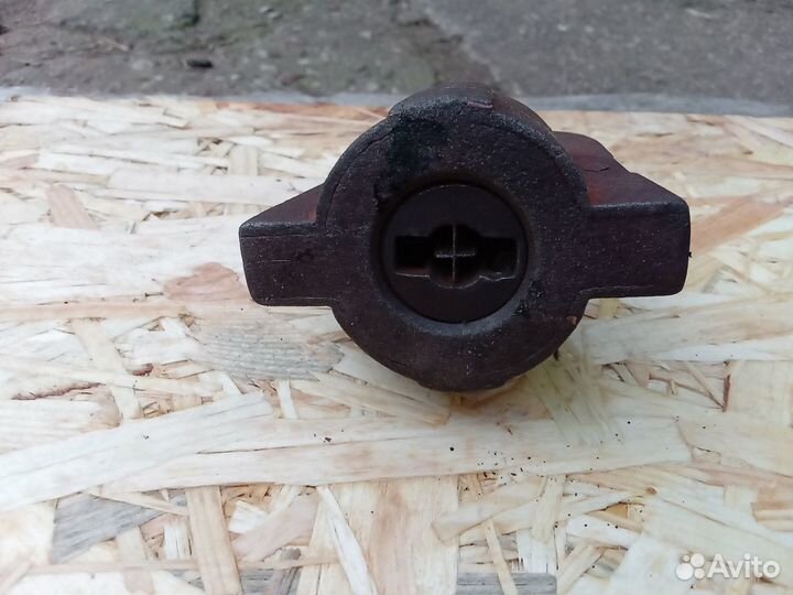 Навесной замок старинный