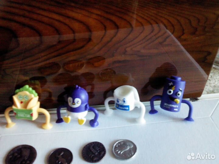 Карточки Гадкий Я,Пингвины, фишки,смурфики