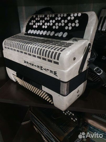 Баян Weltmeister Romance 874