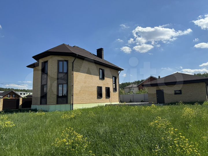 Коттедж 202 м² на участке 12 сот.