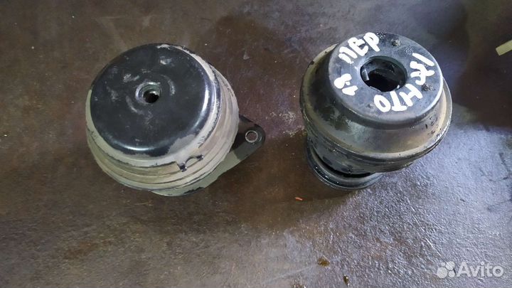 Подушка двигателя задняя Фолькс Венто, гольф 3