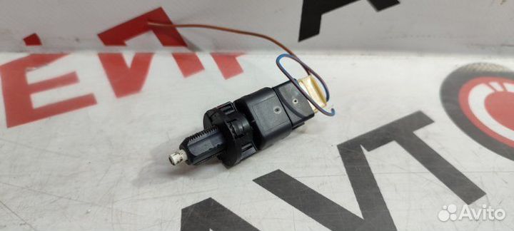 Концевик под педаль тормоза Mitsubishi Airtrek