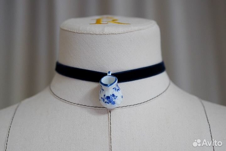 Чокер с кувшином в стиле 