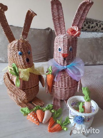 Зайка из газетных трубочек