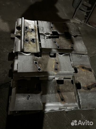 Башмак (трак) бульдозера, металл для усиления ковш