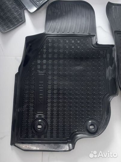 Автомобильные коврики на toyota HI LUX