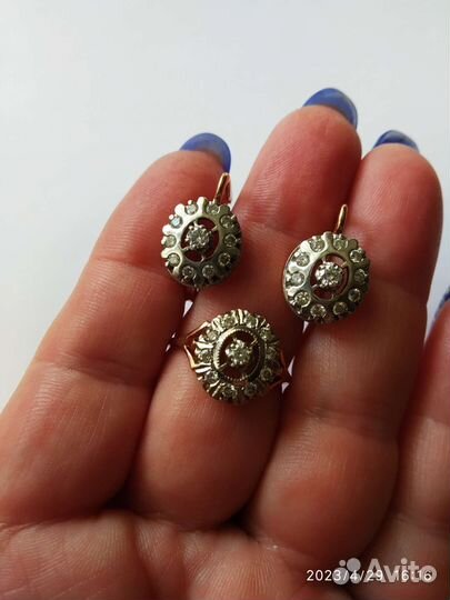 Золотые серьги