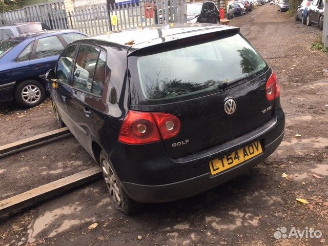 Разбор на запчасти Volkswagen Golf 5