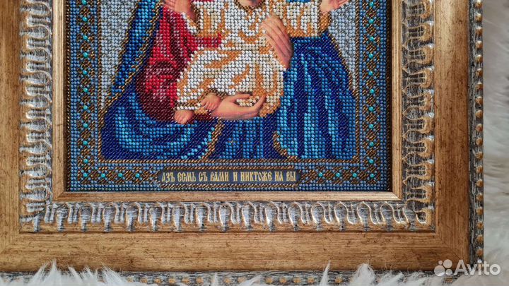 Икона Божьей Матери с младенцем вышитая бисером