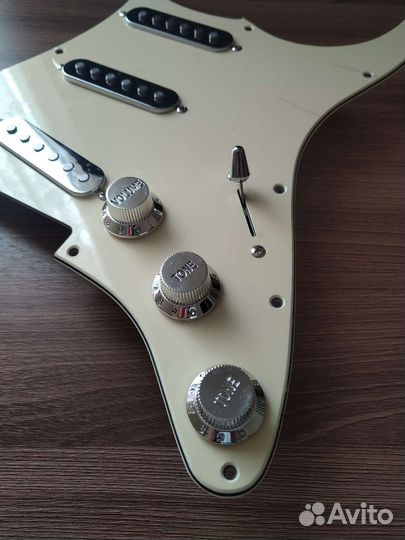 Пикгард SSS Alnico V