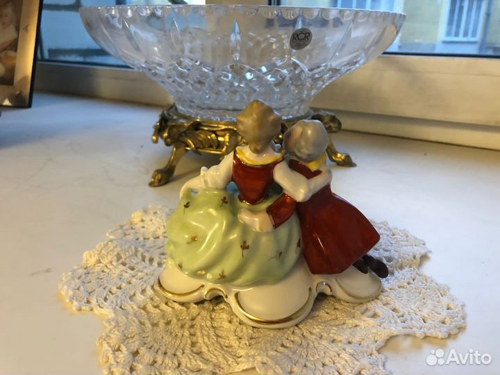 Фарфоровая статуэтка свидание