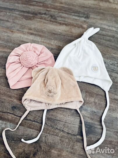 Шапочки на девочку 3-6 месяцев