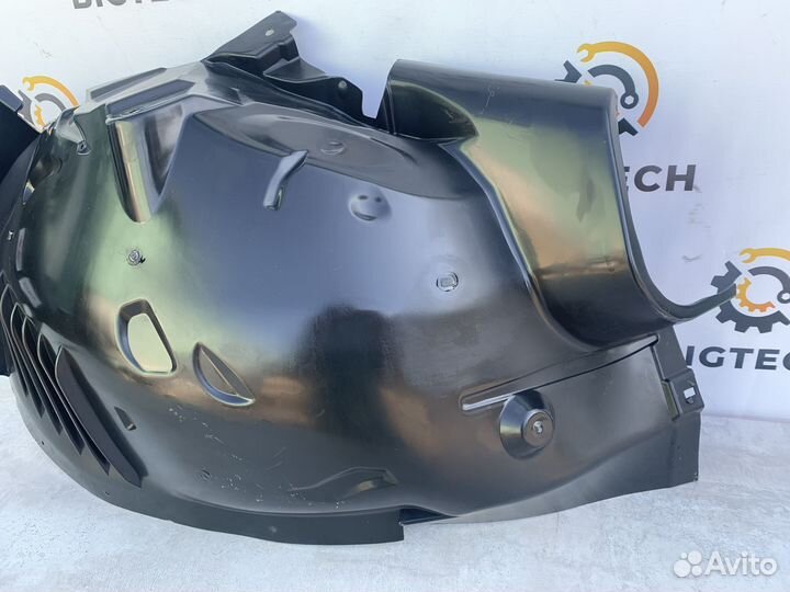 Подкрылок передний Mercedes W204 A2046900130