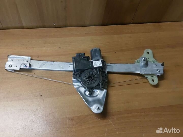 Renault duster 2020-2022- стеклоподъемник левый