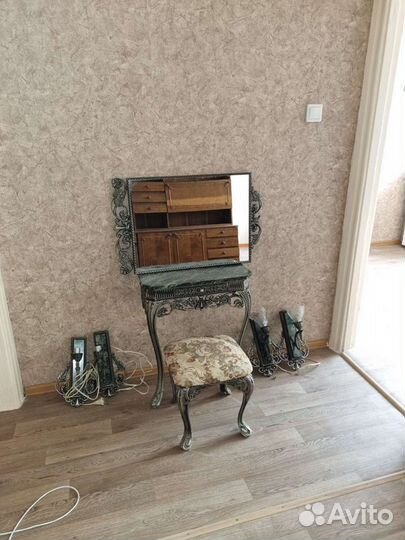 Консоль, зеркала, бра зик змеевик