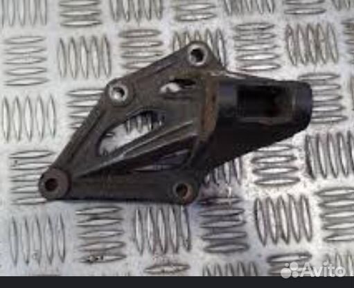 Кронштейн насоса гур Toyota Carina 4444312050