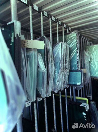 Стекло лобовое Mustang 2054