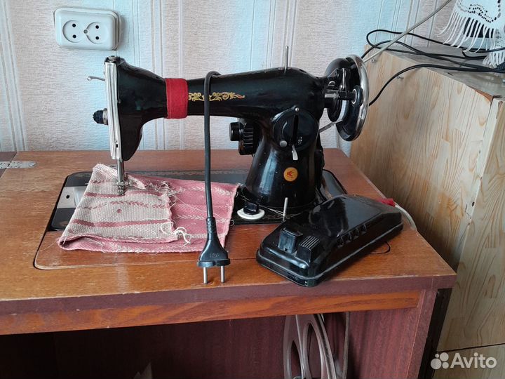 Швейная машина Подольск с электроприводом