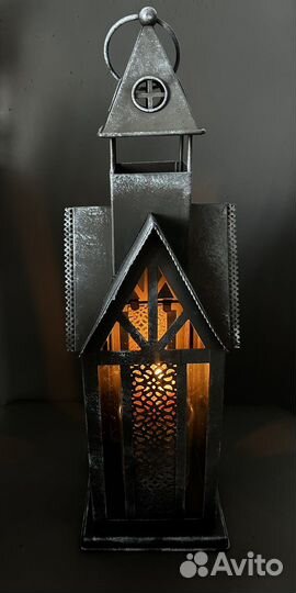 Подсвечник готический дом