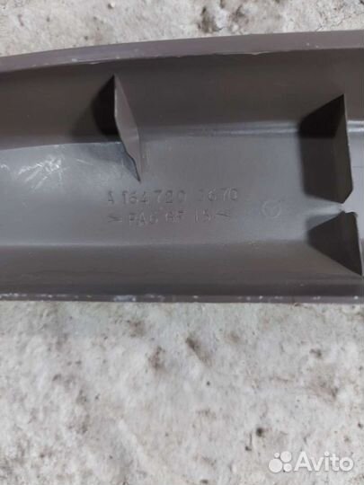 Накладка зеркала передний правый внутренний на Mer