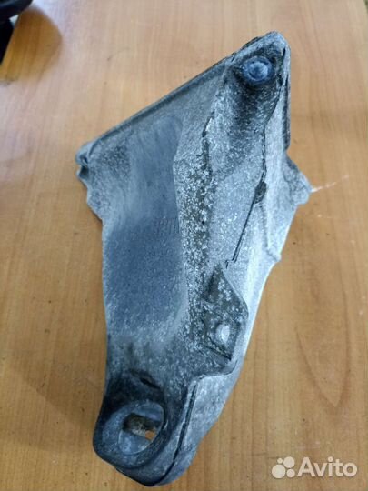 8a0199308vagкронштейн двигателя правый audi 80