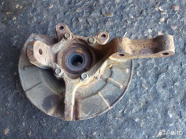 Кулак поворотный Сузуки Гранд Витара 3