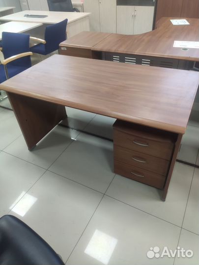Стол письменный + тумба выкатная
