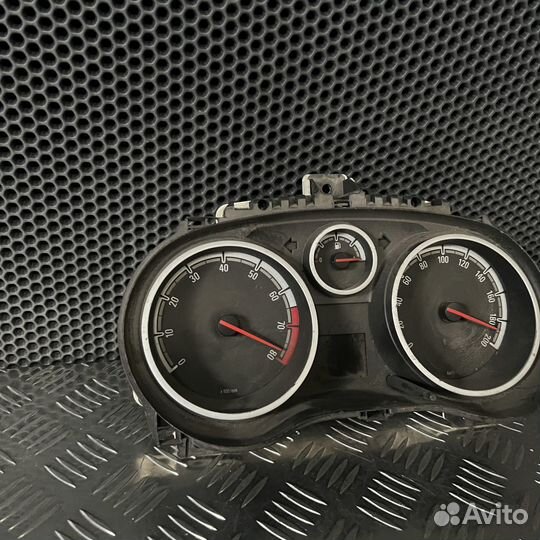 Панель приборов Opel Corsa