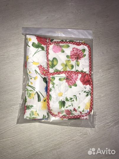 Кухонный набор (фартук, полотенце, прихватки)