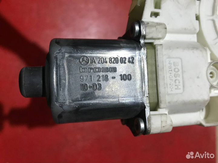 Моторчик стеклоподъемника передний правый W212