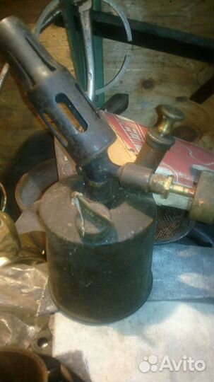 Старинная паяльная лампа, рабочая