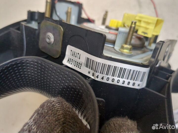 Подушка безопасности водителя Mitsubishi Pajero / Montero, 2004